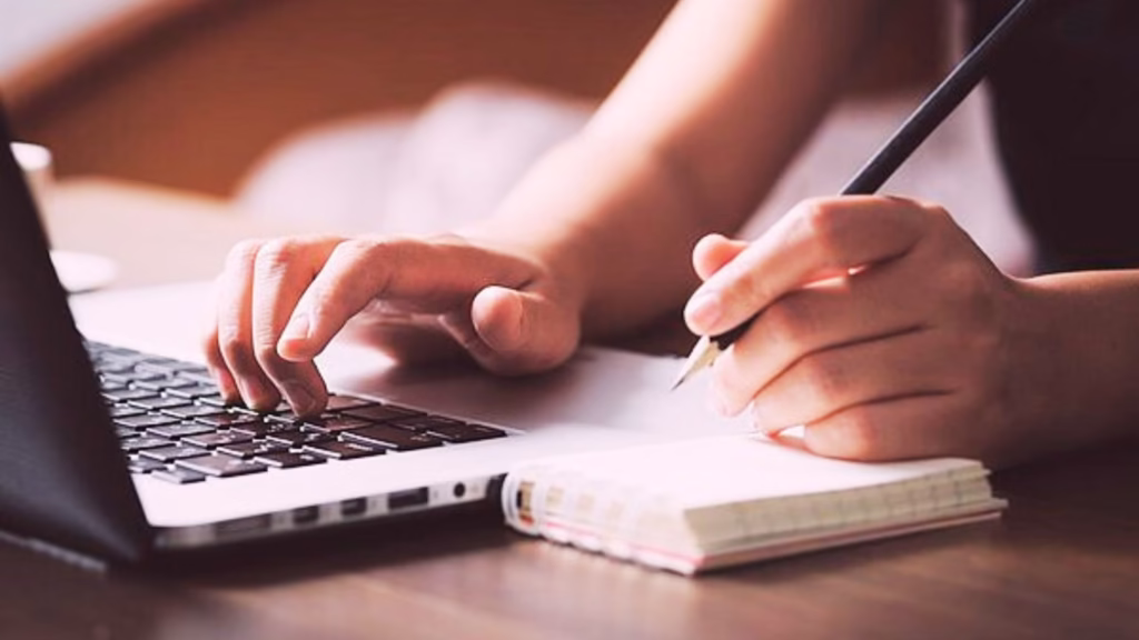 How Headlines Are Written to Inform Without Misleading