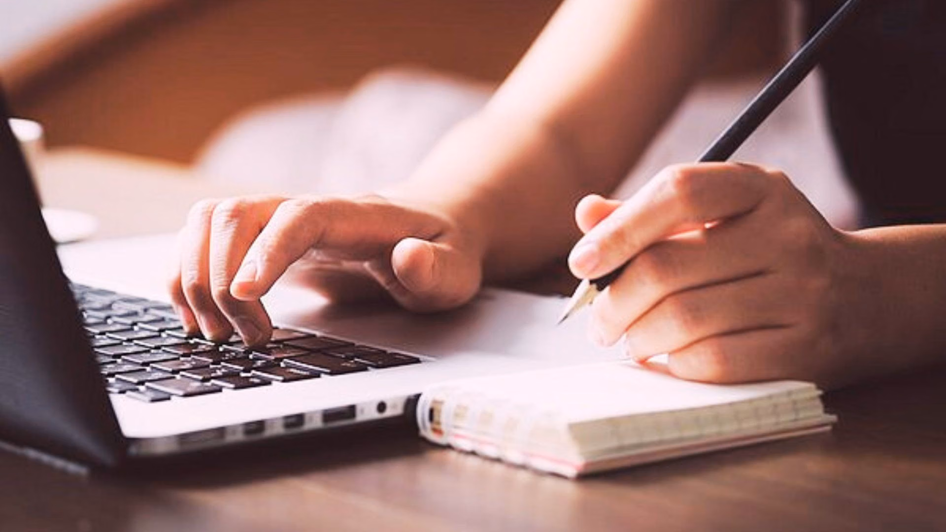How Headlines Are Written to Inform Without Misleading